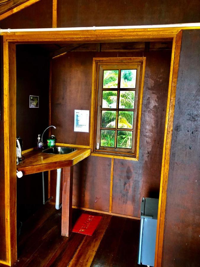 Beachfront Hut Upstairs Astra - Beach Shack Chalet Kampong Juara Εξωτερικό φωτογραφία