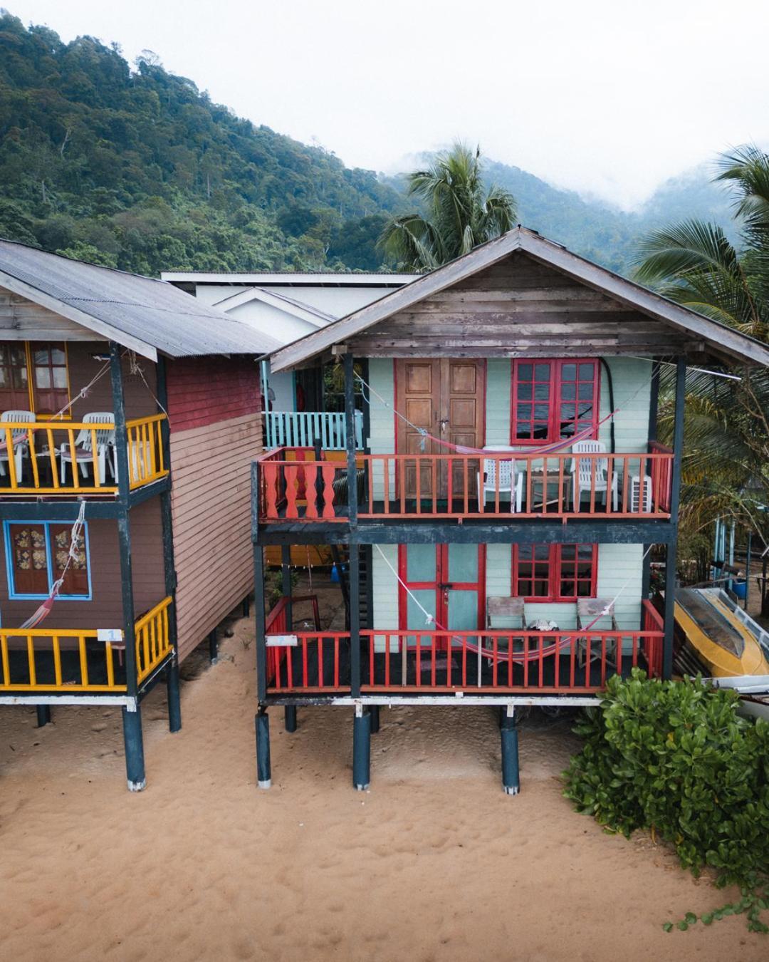 Beachfront Hut Upstairs Astra - Beach Shack Chalet Kampong Juara Εξωτερικό φωτογραφία