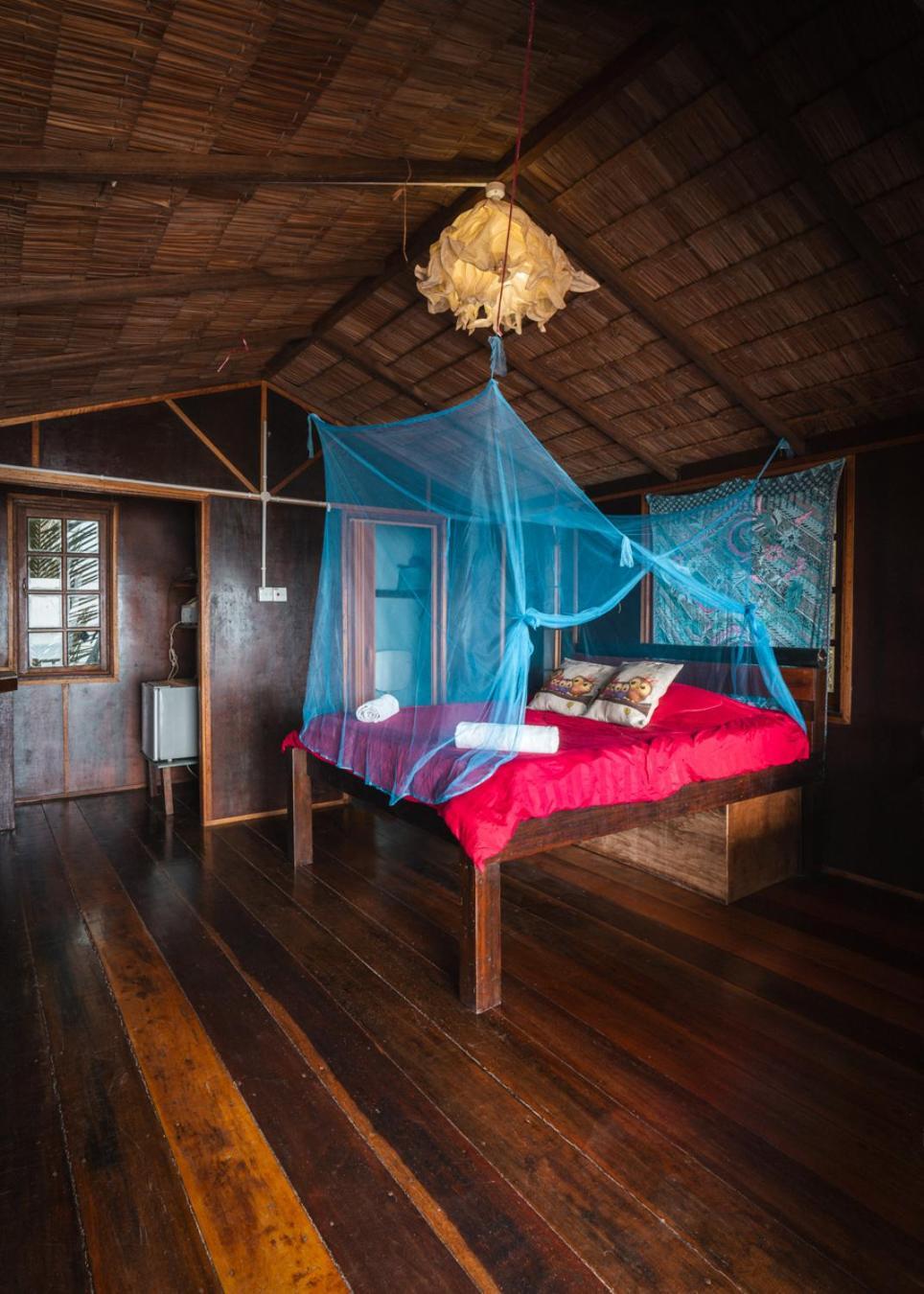 Beachfront Hut Upstairs Astra - Beach Shack Chalet Kampong Juara Εξωτερικό φωτογραφία
