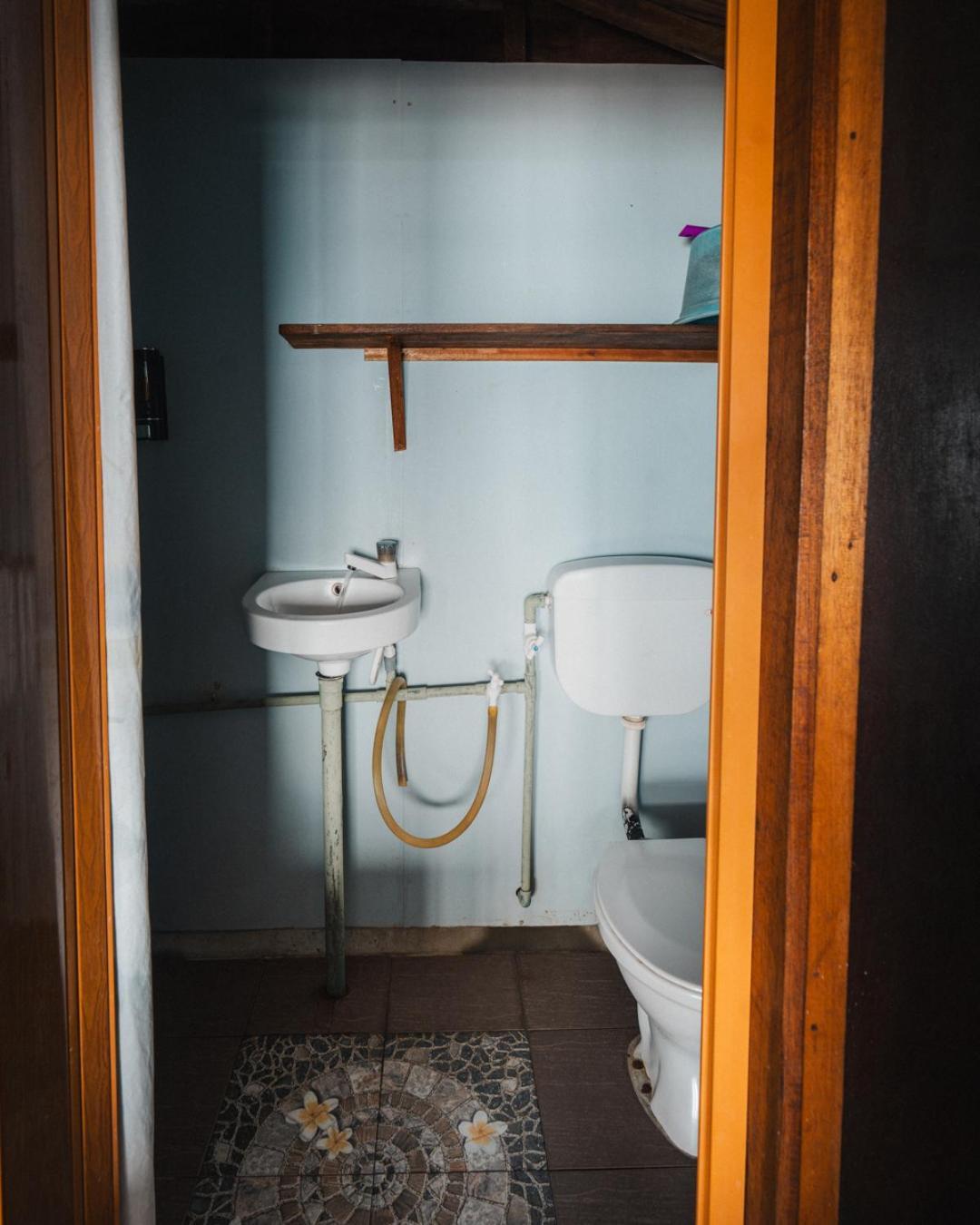 Beachfront Hut Upstairs Astra - Beach Shack Chalet Kampong Juara Εξωτερικό φωτογραφία