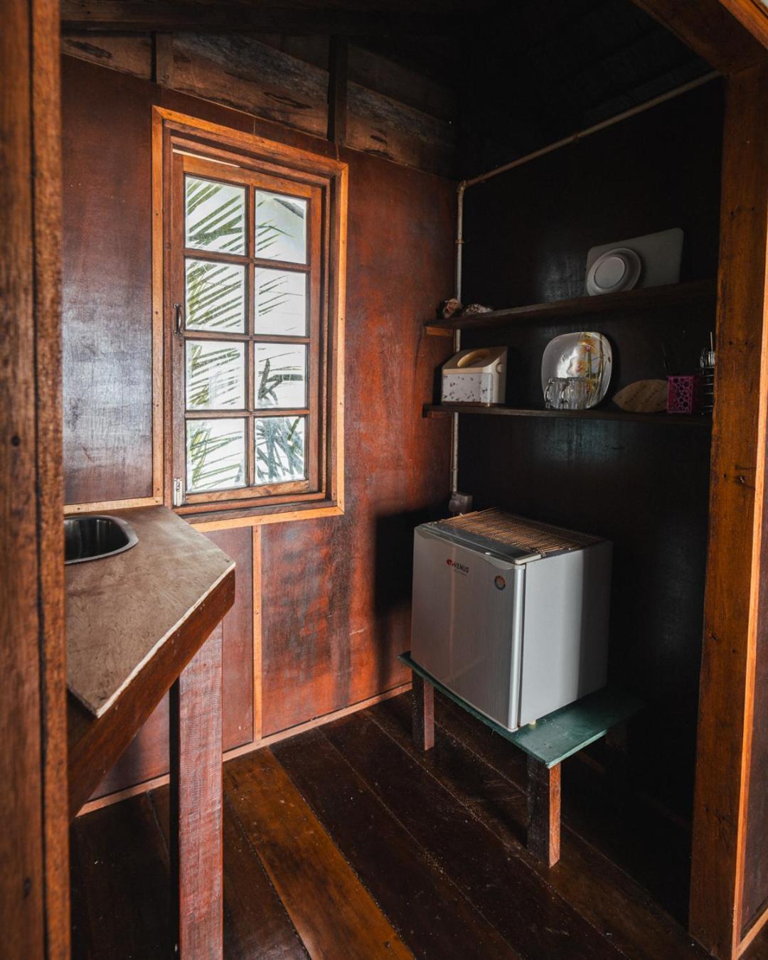Beachfront Hut Upstairs Astra - Beach Shack Chalet Kampong Juara Εξωτερικό φωτογραφία